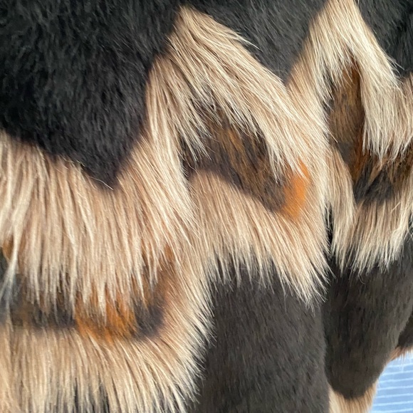 Pull and Bear faux fur coat - Picture 2 of 5